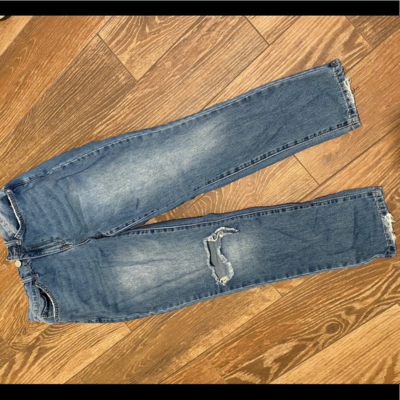 High Rise Mom Jeans 🔥 - Picture 5 of 9